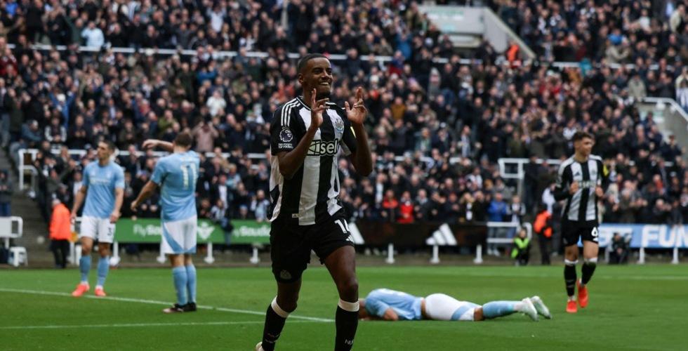 Alexander Isak Smashes Records with Stunning Premier League Feat