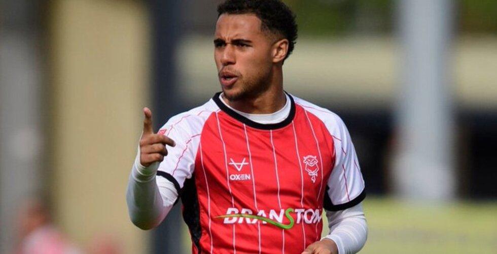 Lincoln City ferme la porte à Swansea pour Ethan Erhahon
