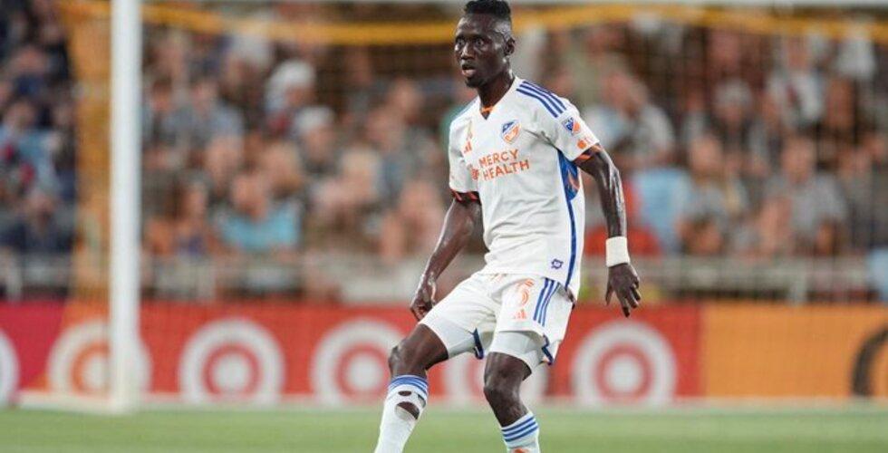 Obinna Nwobodo prolonge FC Cincinnati