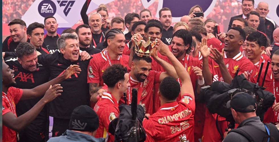 Salah célèbre avec sa famille après avoir décroché les deux plus grands honneurs de Premier League