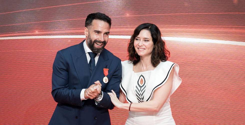 Dani Carvajal célébré à Madrid : la remarque d’Ayuso sur Barcelone vole la vedette