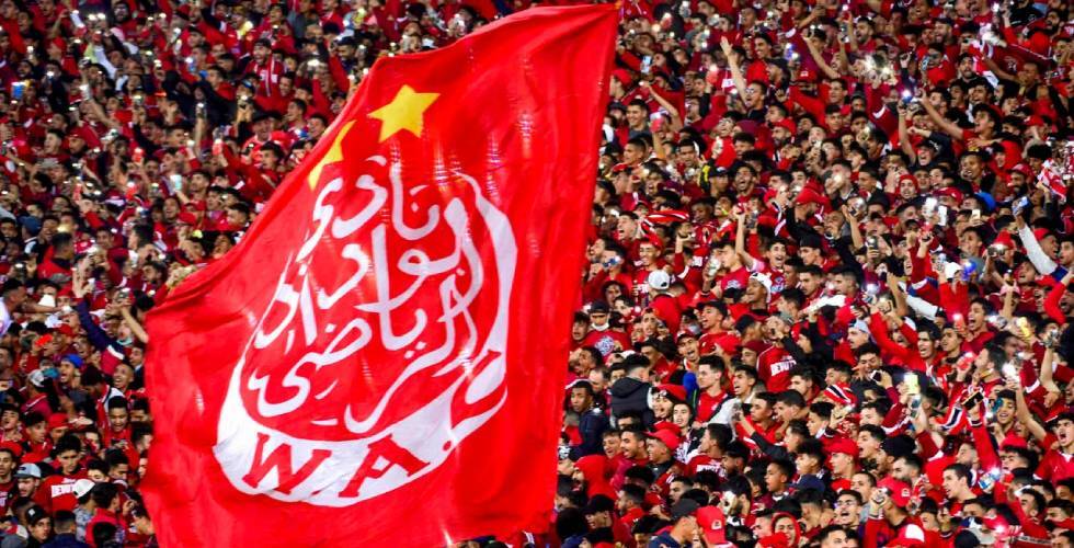 Les supporters du Wydad Casablanca protestent contre le président du club Hicham Aitmanna