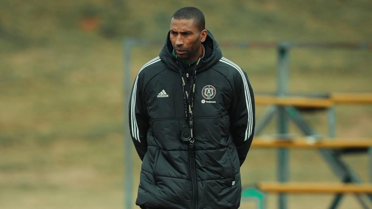 L'entraîneur des Orlando Pirates annonce une décision surprise