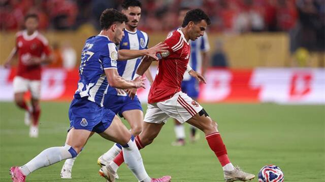 الأهلي المصري: خوسيه ريبيرو يرفض رحيل 7 لاعبين