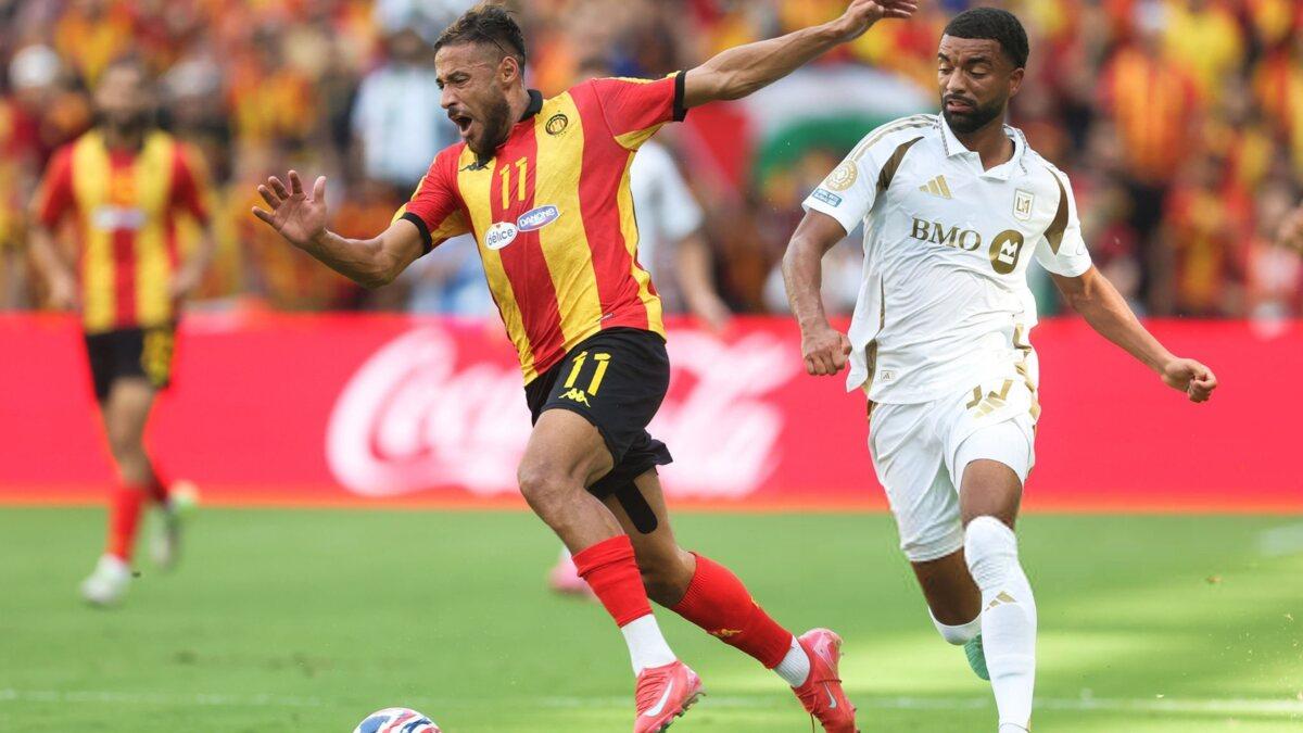 Prolongation confirmée : une star reste à l’EST pour une saison de plus