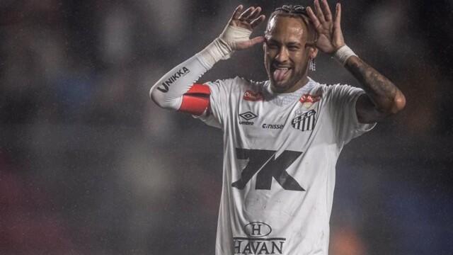 Neymar signe un retour convaincant avec Santos