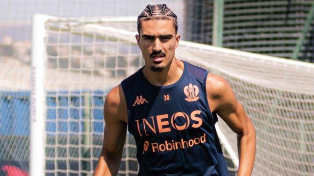 الأهلي الرياضي: أيوب العمراني يحط الرحال في قطر بعمر 21 عامًا