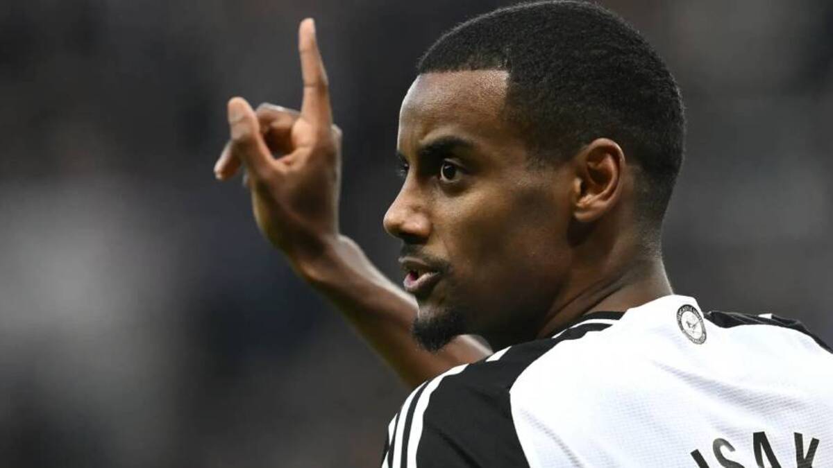 إيزاك يبعث برسالة الرحيل مع اقتراب ليفربول والهلال