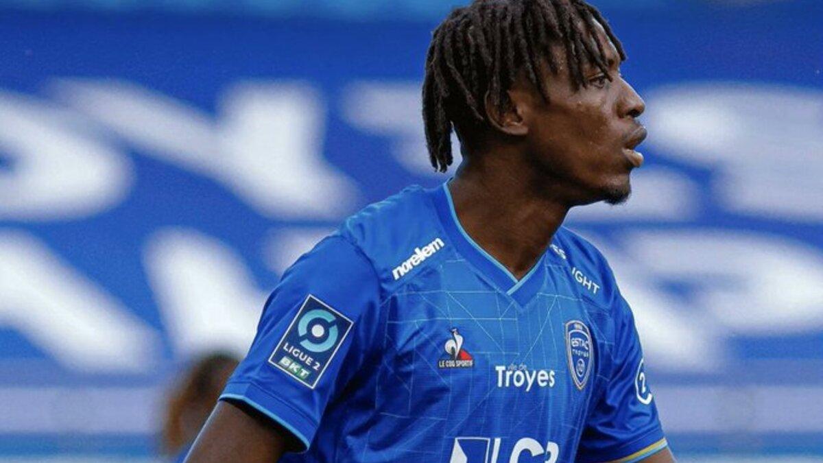 Abdoulaye Ndiaye débarque en Italie pour signer à Parma Calcio
