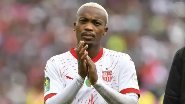 Le CR Belouizdad ouvert à un départ de Khanyisa Mayo