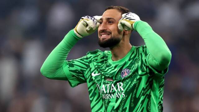عمالقة الدوري الإنجليزي يترقبون دوناروما وسط تعثر مفاوضات تجديد عقده مع باريس سان جيرمان