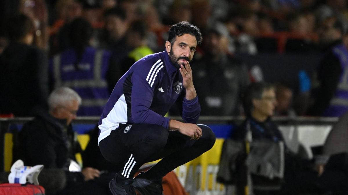 مانشستر يونايتد يواصل دعمه لمدربه البرتغالي روبن أموريم.