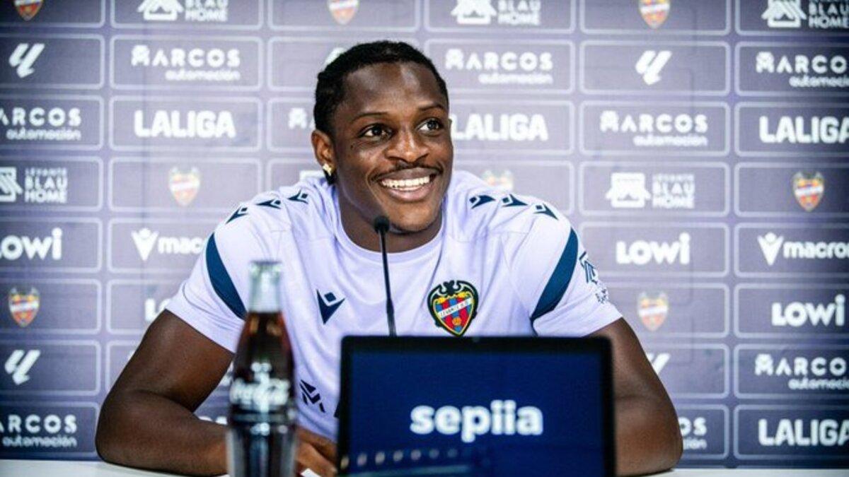 Lions Indomptables: Karl Etta Eyong denies rumors about his alleged desire  to play for Cameroon - Foot Africa