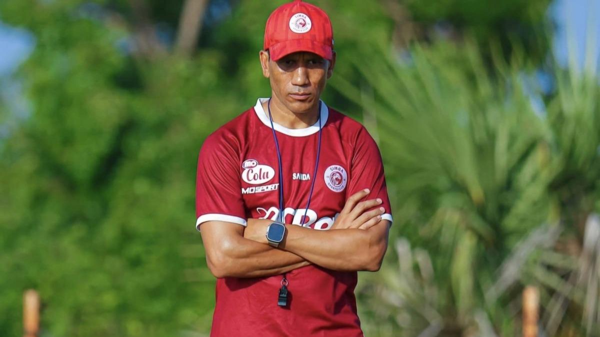There are a lot of rumours" Fadlu Davids could leave Simba SC! - Foot Africa