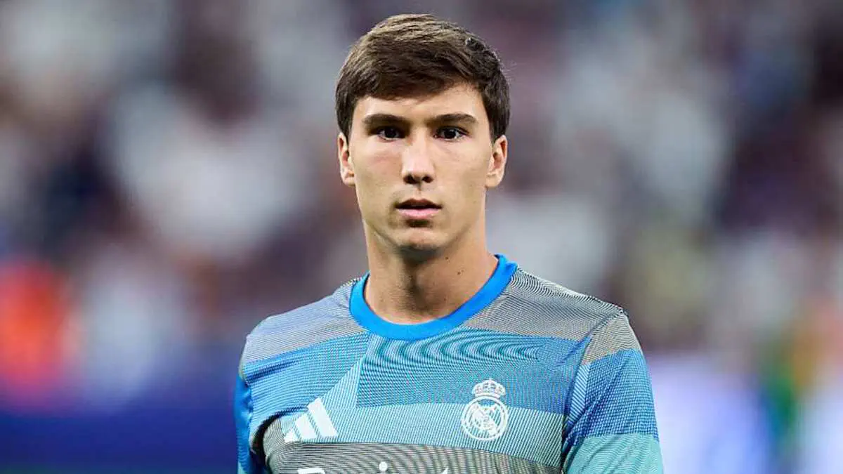 أستون فيلا يتقدم في سباق ضم لاعب ريال مدريد