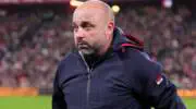 توقفوا عن التظاهر بالفضيلة!: مدرب إسبانيول يوجه تحذيراً ناريًا لبرشلونة قبل الديربي