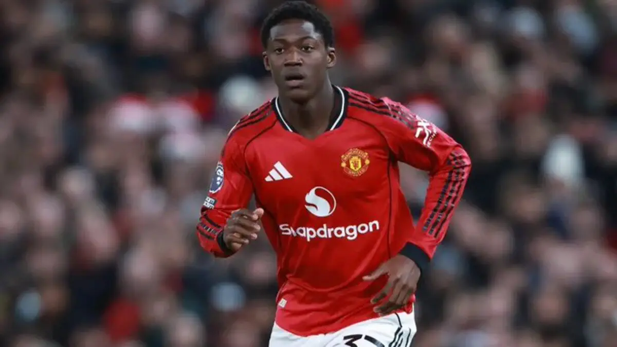 Manchester United set to tie down English-Ghanaian midfielder Kobbie Mainoo