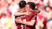 Anfield pleure ses deux rois : Slot brise le silence sur le double départ de Salah et Robertson !