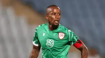 لاعب خط وسط أورلاندو بايرتس السابق يعلق حذاءه