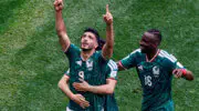 (Vidéo) Mexique vs Afrique du Sud en direct : le vétéran Raul Jimenez en larmes après un but historique lors de la victoire 2-0 en Coupe du monde