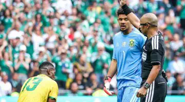 Mondial 2026 : fautif sur le but mexicain puis expulsé, la soirée cauchemardesque de Yaya Sithole et l'Afrique du Sud 