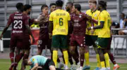 Metz – Fortuna Sittard : l'arbitre Mathilde Demoncay blessée en séparant des joueurs ( Vidéo ) 