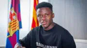 Le Ghanéen Abdul Aziz Issa prolonge son contrat avec l'Athletic Bilbao à Barcelone.