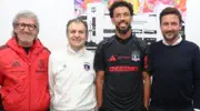 Enfin... Vozinha s'engage officiellement avec Colo-Colo (Photos)