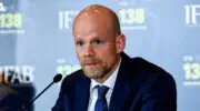 Crise à la FIFA : le secrétaire général appelle au calme