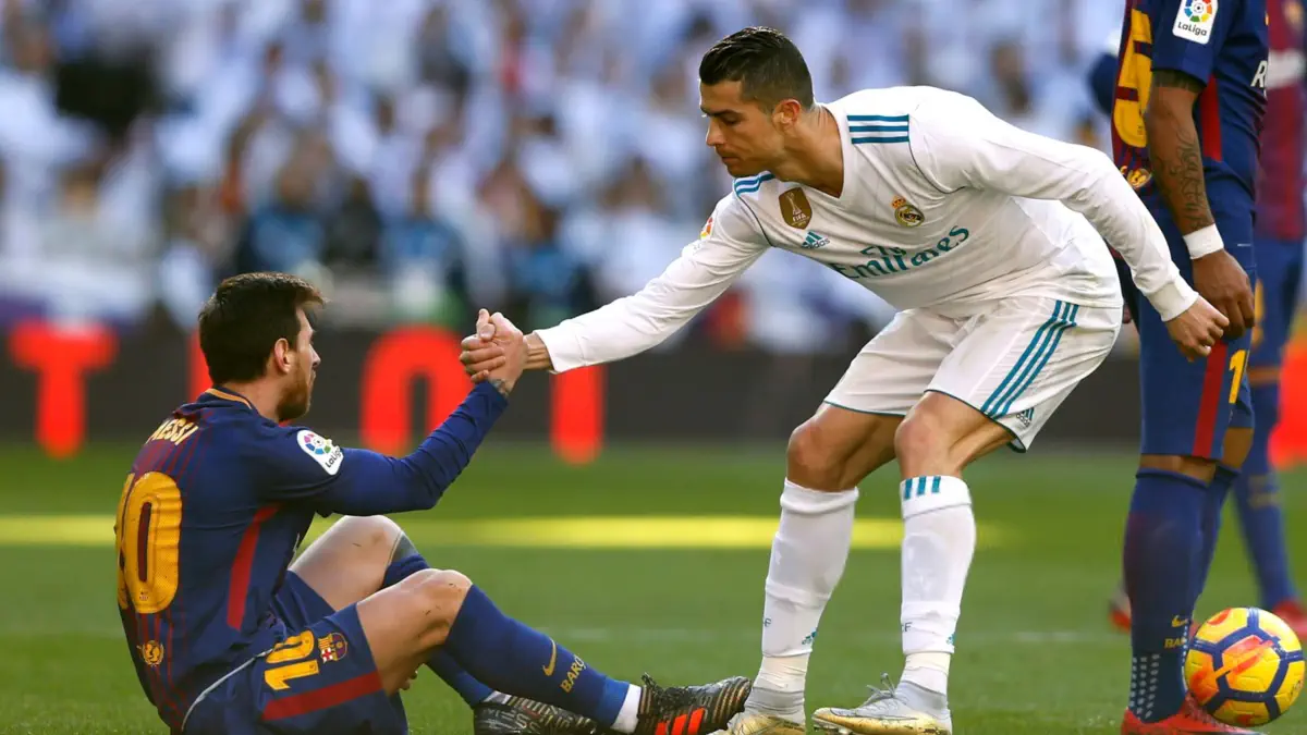 Cristiano Ronaldo présente ses condoléances à Leo Messi après la mort de son père !