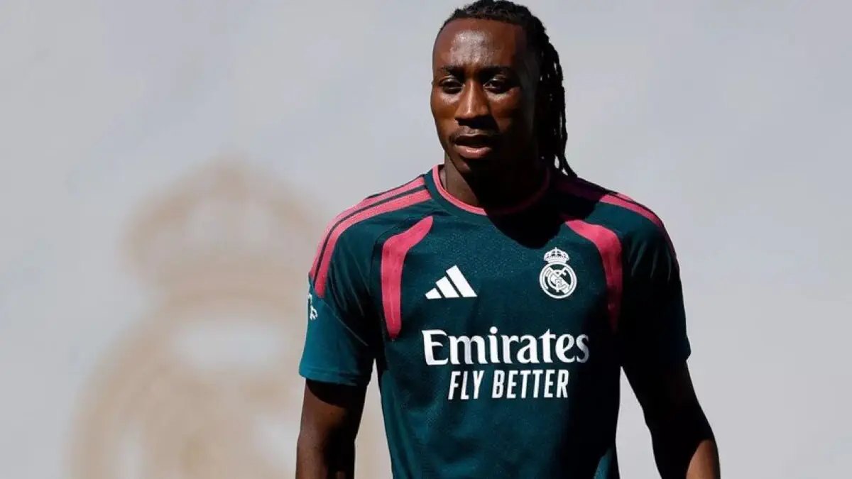 Real Madrid : l'avis d'Emmanuel Adebayor sur l'arrivée de Yan Diomandé