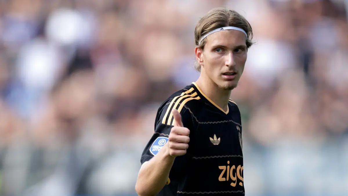 Paris Saint-Germain improves its offer for Mika Godts!