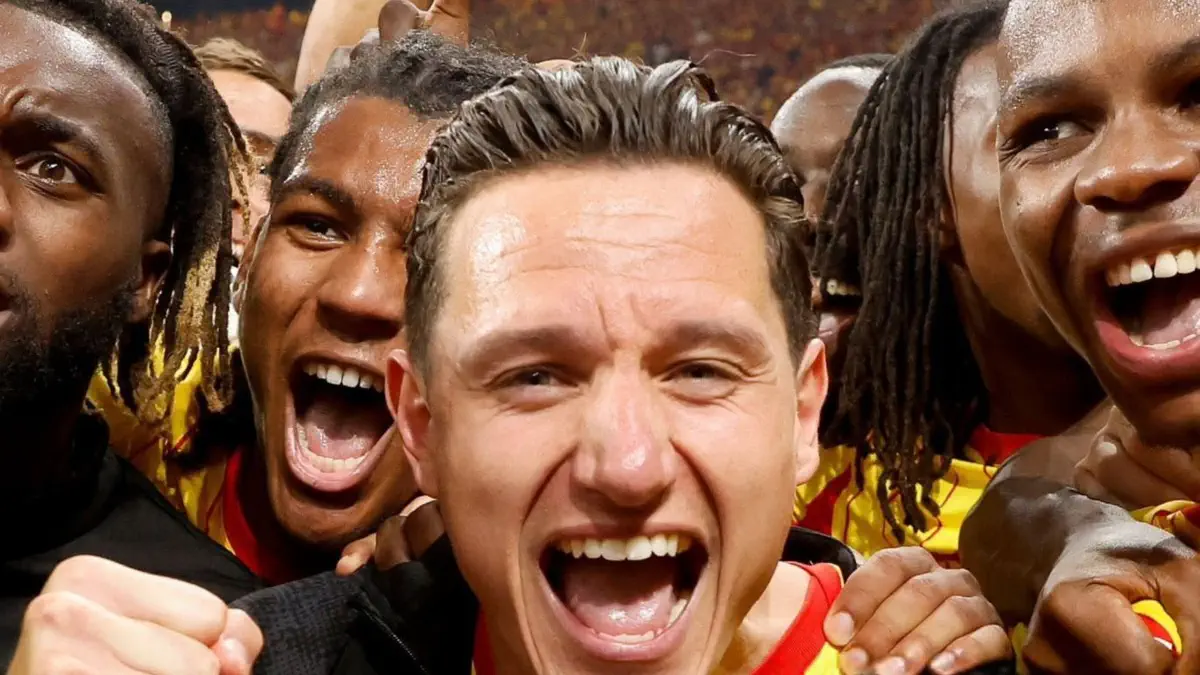 Lens surprend le Paris Saint-Germain et remporte le Trophée des Champions