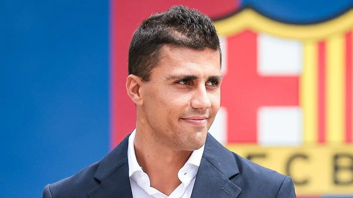 FC Barcelone : "Rodri est le meilleur N°6 du monde", Hansi Flick