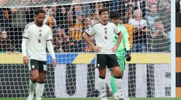 Premier League: Manchester United collapse away to promoted Hull City (0-2)