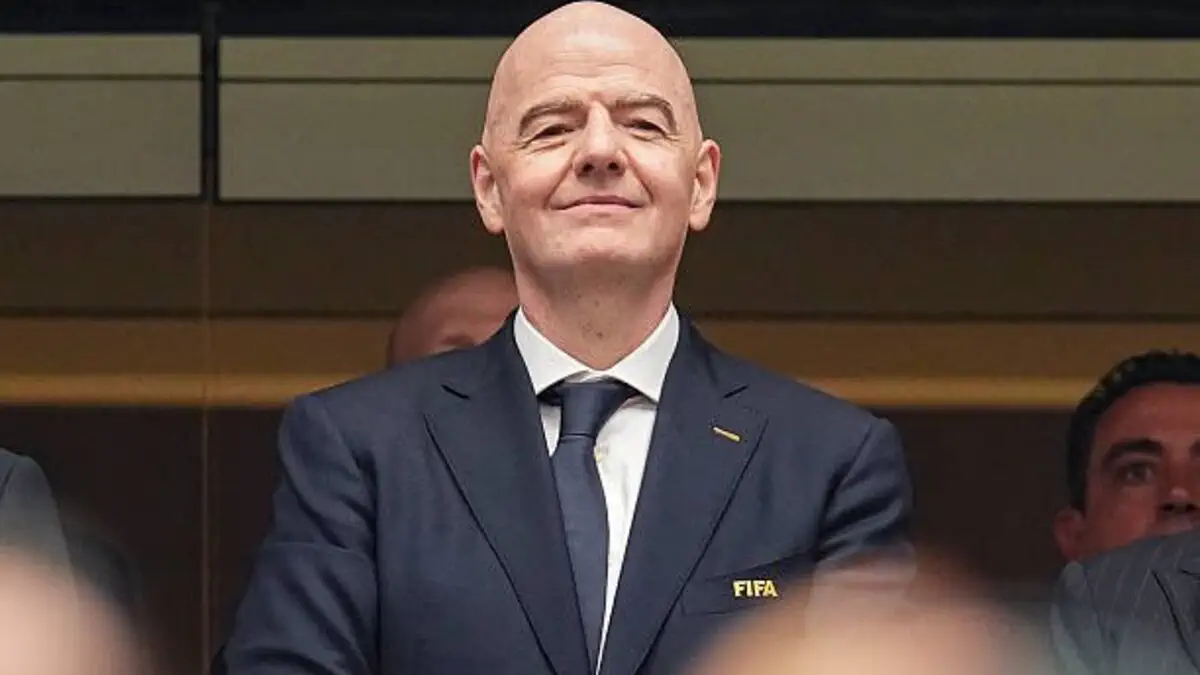 Infantino esquive une question sur la FIFA