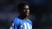 Manchester United: Carlos Baleba passe sa visite médicale mais devra patienter 