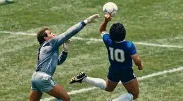 Maradona : le ballon de la « Main de Dieu » vendu à prix d’or