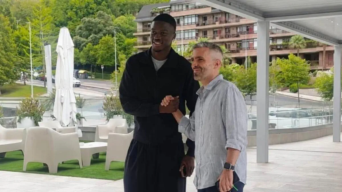 Mamadou Sarr est route pour la Real Sociedad 