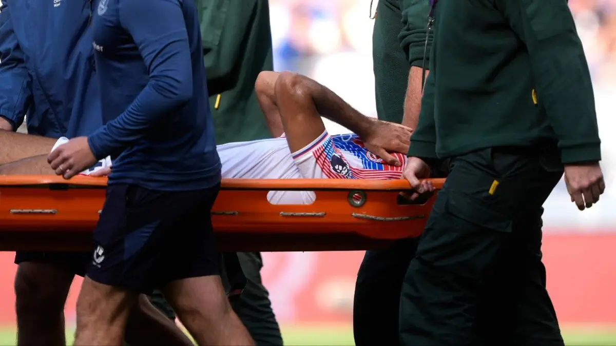 Crystal Palace: Chadi Riad victime d’une rupture du ligament croisé, sera absent pendant une longue durée 