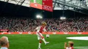 Ajax : le jeune U11 Syb Zeldenthuis réalise 3 085 jongles consécutifs avant le coup d’envoi Ajax-Sion