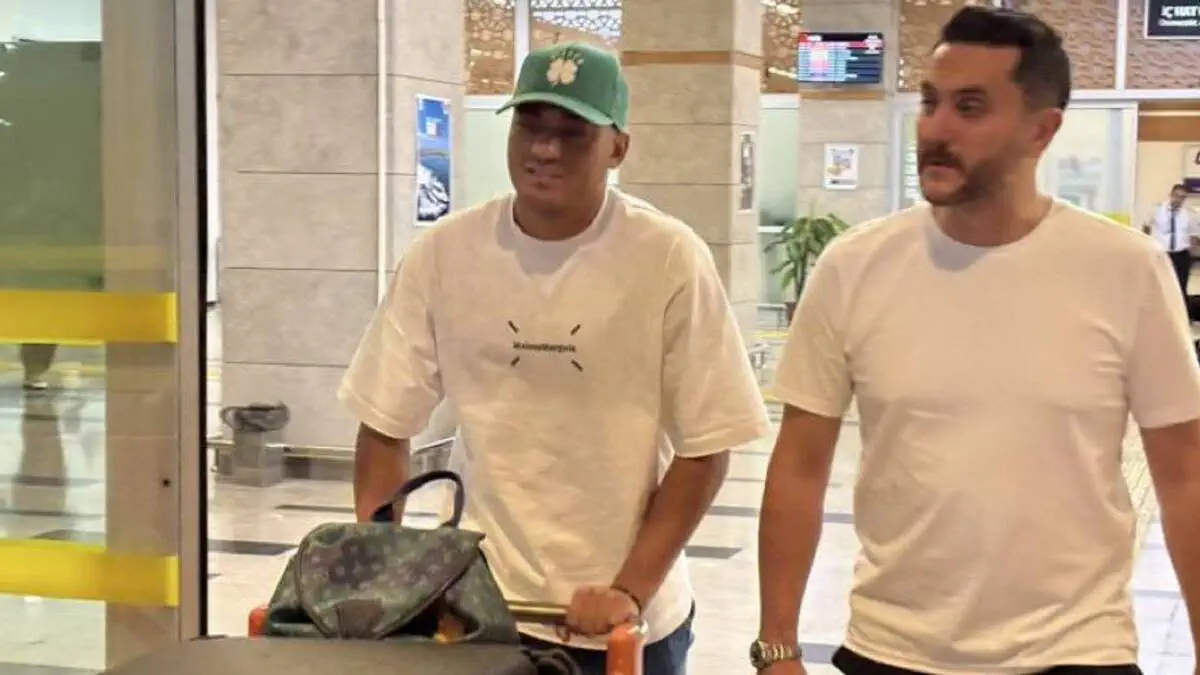 Mostafa Mohamed lands in Turkey for Konyaspor medical