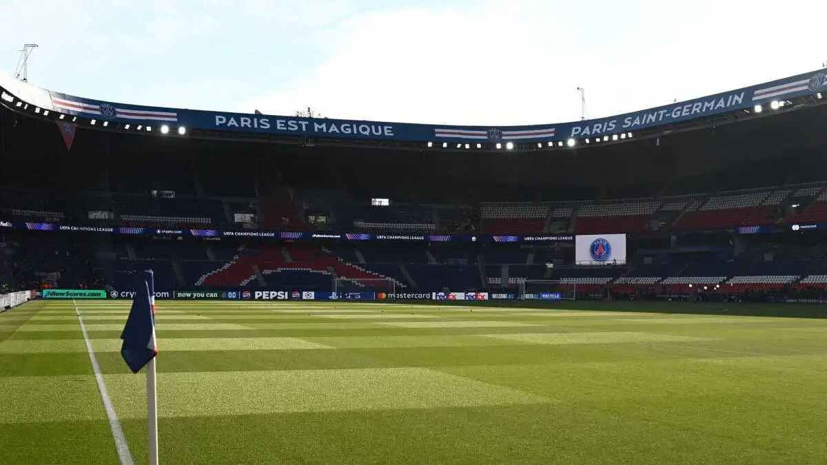 PSG : la pelouse du Parc des Princes changée
