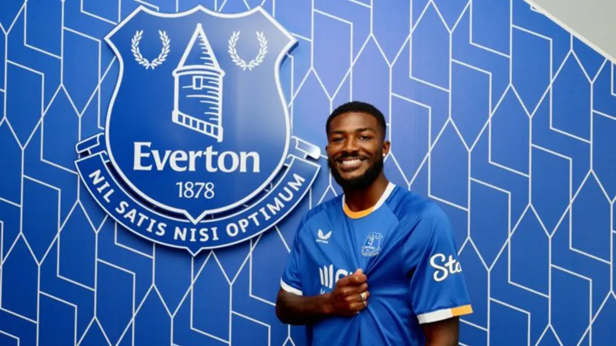 Ainsley Maitland-Niles rejoint officiellement Everton
