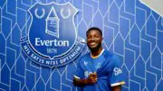 Ainsley Maitland-Niles rejoint officiellement Everton