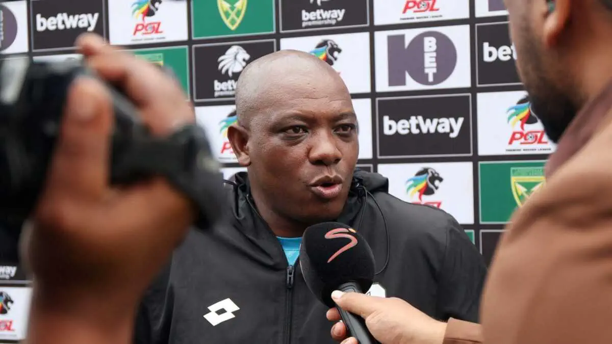 Pitso Dladla gives Jonah Fabisch update as Sundowns clash looms 