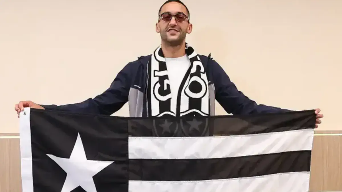 برقم جديد.. حكيم زياش يطوي صفحة الوداد نهائيا
