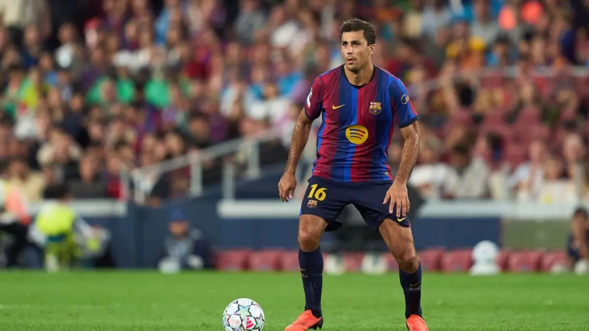 FC Barcelone : le coach de Valence s'en prend à Rodri
