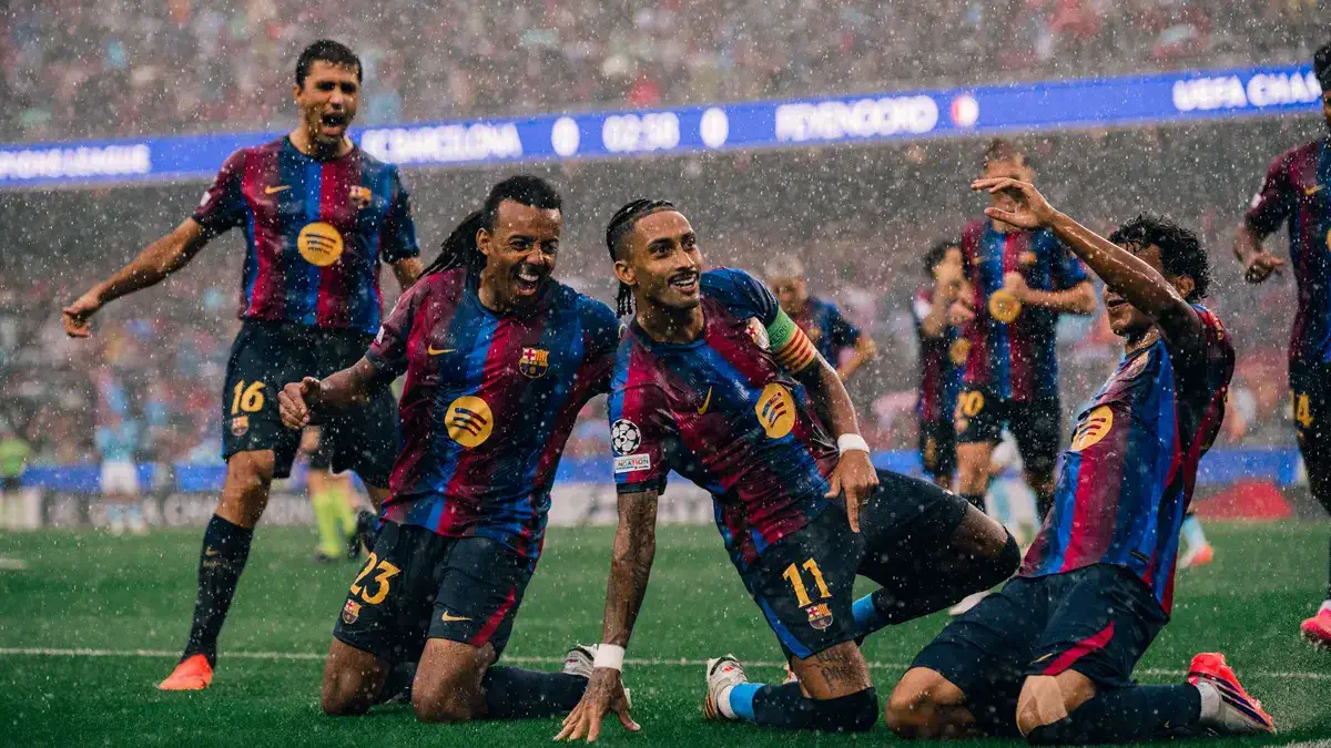 Ligue des Champions : Van Bronckhorst se rend devant le Barça et encense Lamine Yamal
