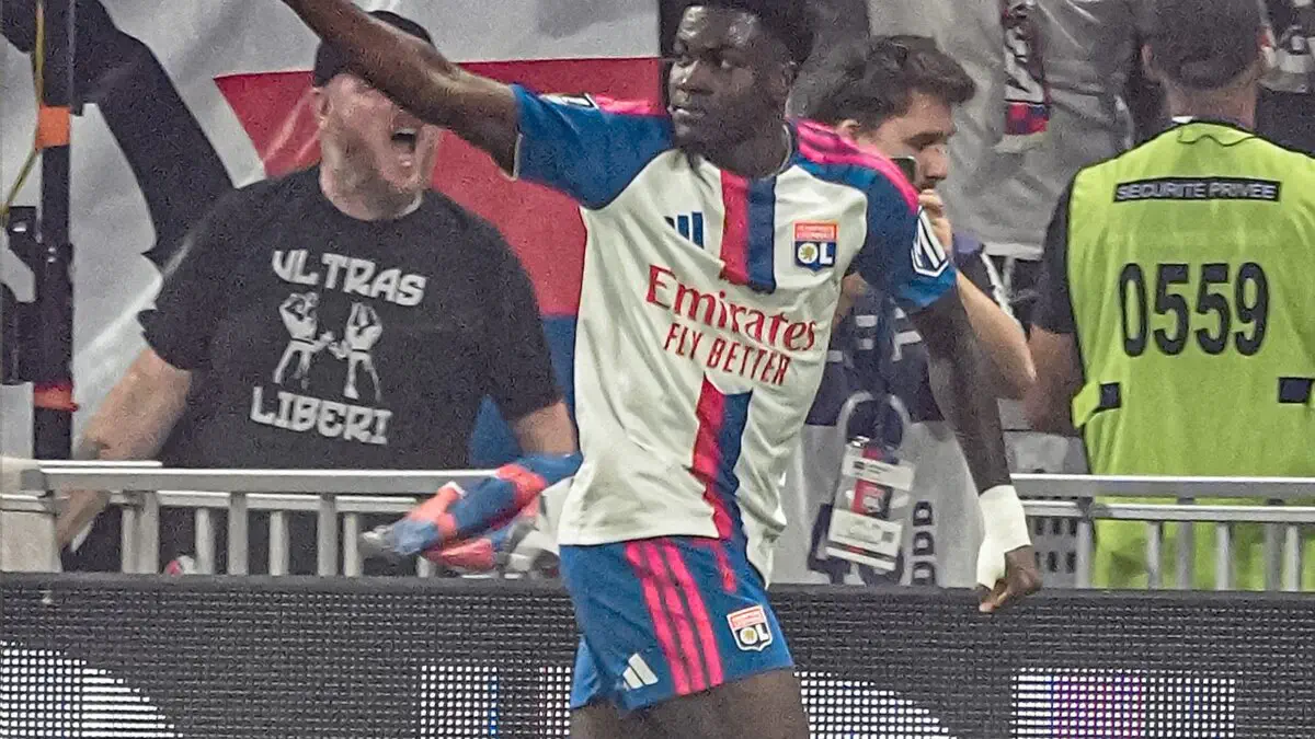 Lyon : Ernest Nuamah signe son premier doublé en Ligue 1
